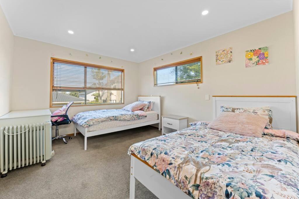 Not Usually Available - Lucky U! Auckland Exterior foto